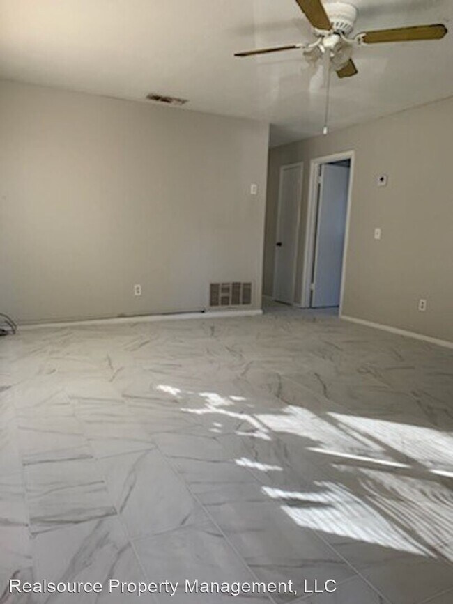 Building Photo - 418 Dolphin St