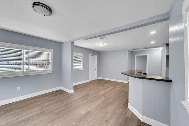 Foto del edificio - 2360 NW 6th St