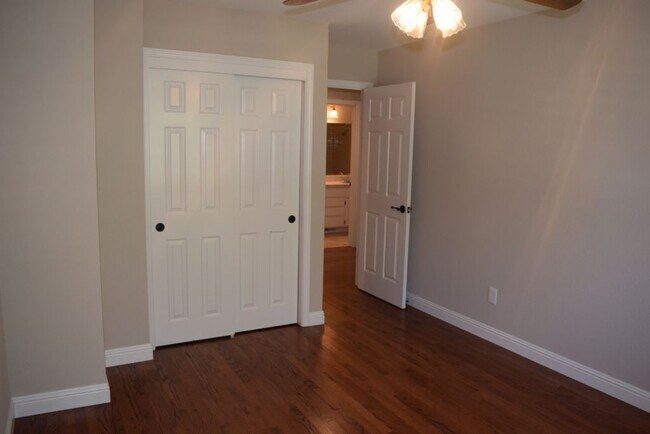 Building Photo - 1657 Stone Way