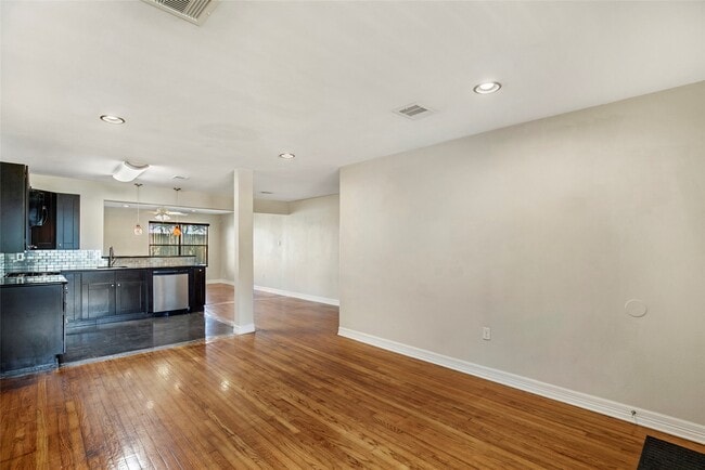 Building Photo - 2106 Stonecrest Dr