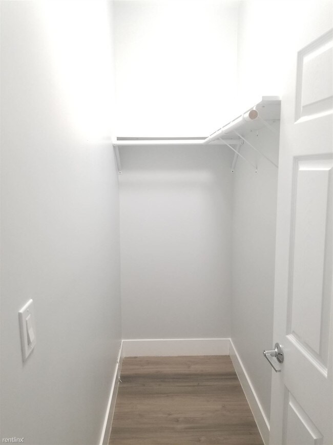 Building Photo - Studio, 1 bath  - 511 S Rampart Blvd