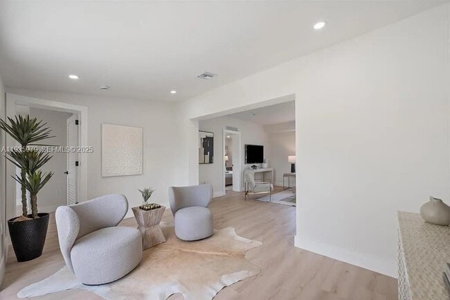 Foto del edificio - 2442 NW 170th St