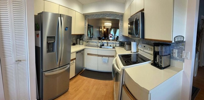 Foto del edificio - 7855 Willow Spring Dr