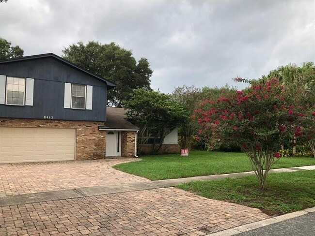 Foto del edificio - 8413 Shady Glen Dr