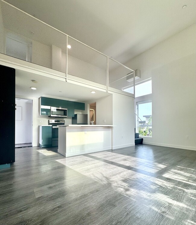 Building Photo - 4405 W Point Loma Blvd