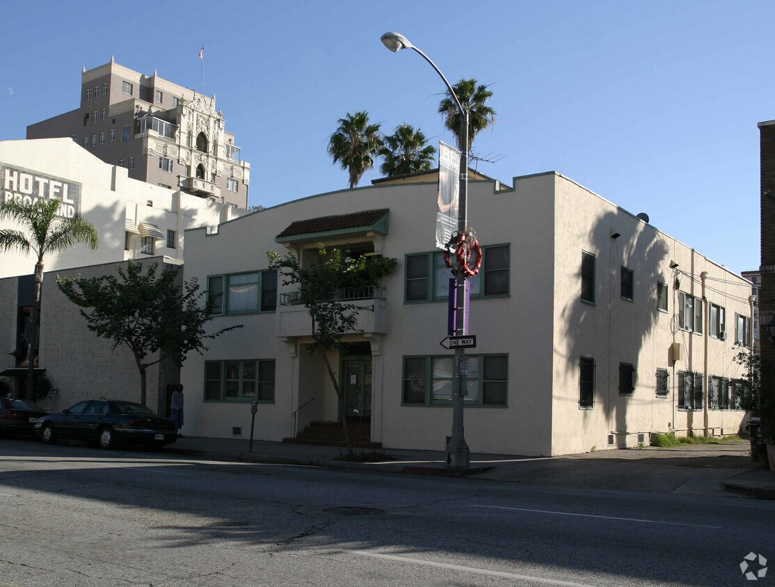 Foto del edificio - 426 E Broadway