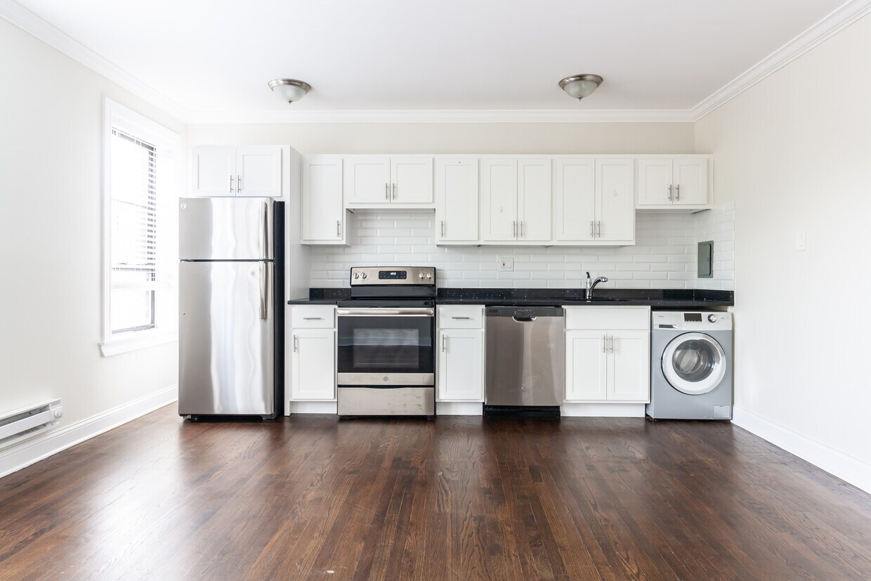 Foto principal - 3345 N Marshfield Ave