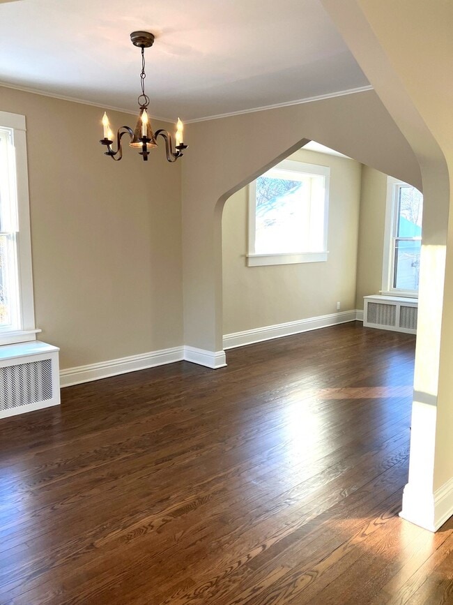 Building Photo - 544 Ravine Ave