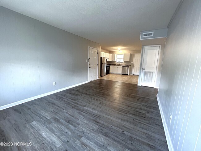 Foto del edificio - 102 Ravenwood Dr