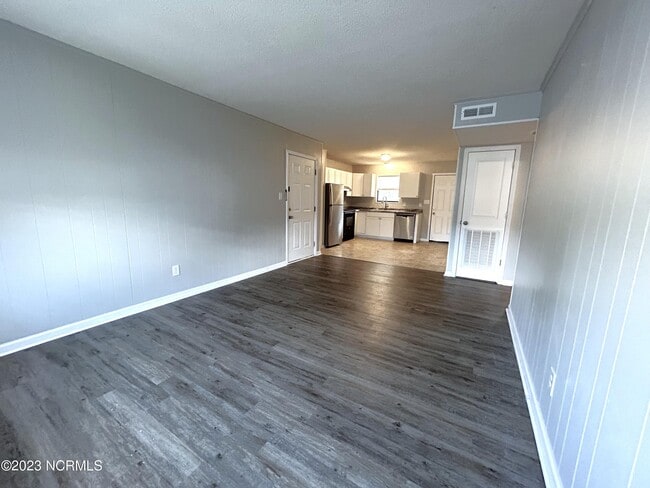 Building Photo - 102 Ravenwood Dr