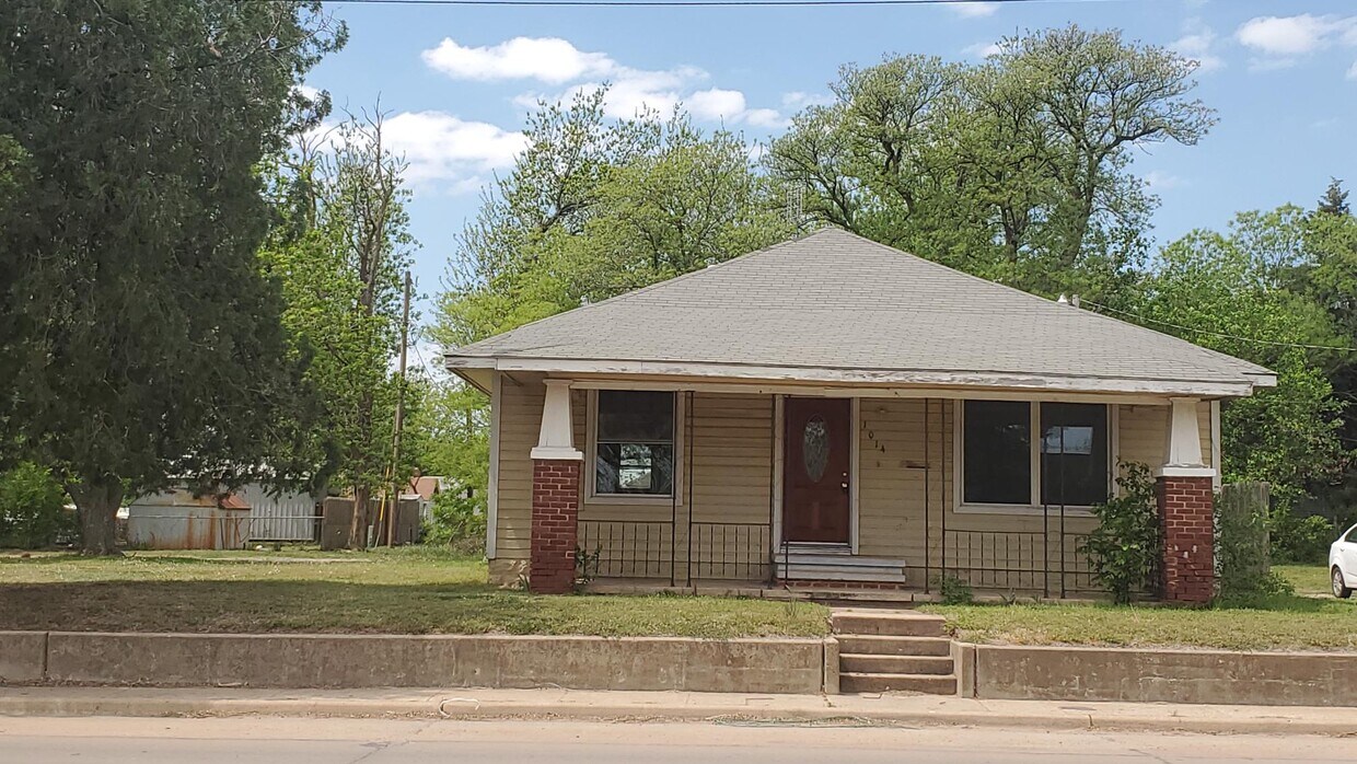 1014 N Grand Ave, Enid, OK 73701 House Rental in Enid, OK