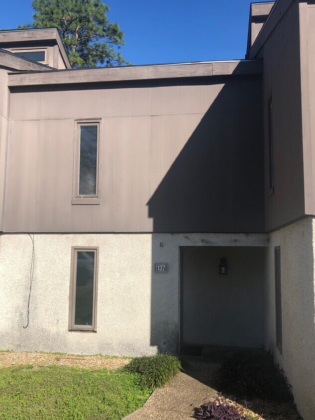 Foto principal - 137 Valley Rd