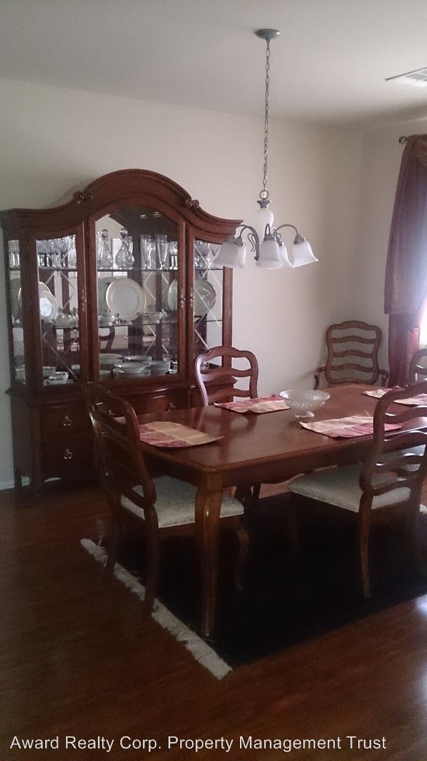 Foto del edificio - 8024 Redbud Vine St