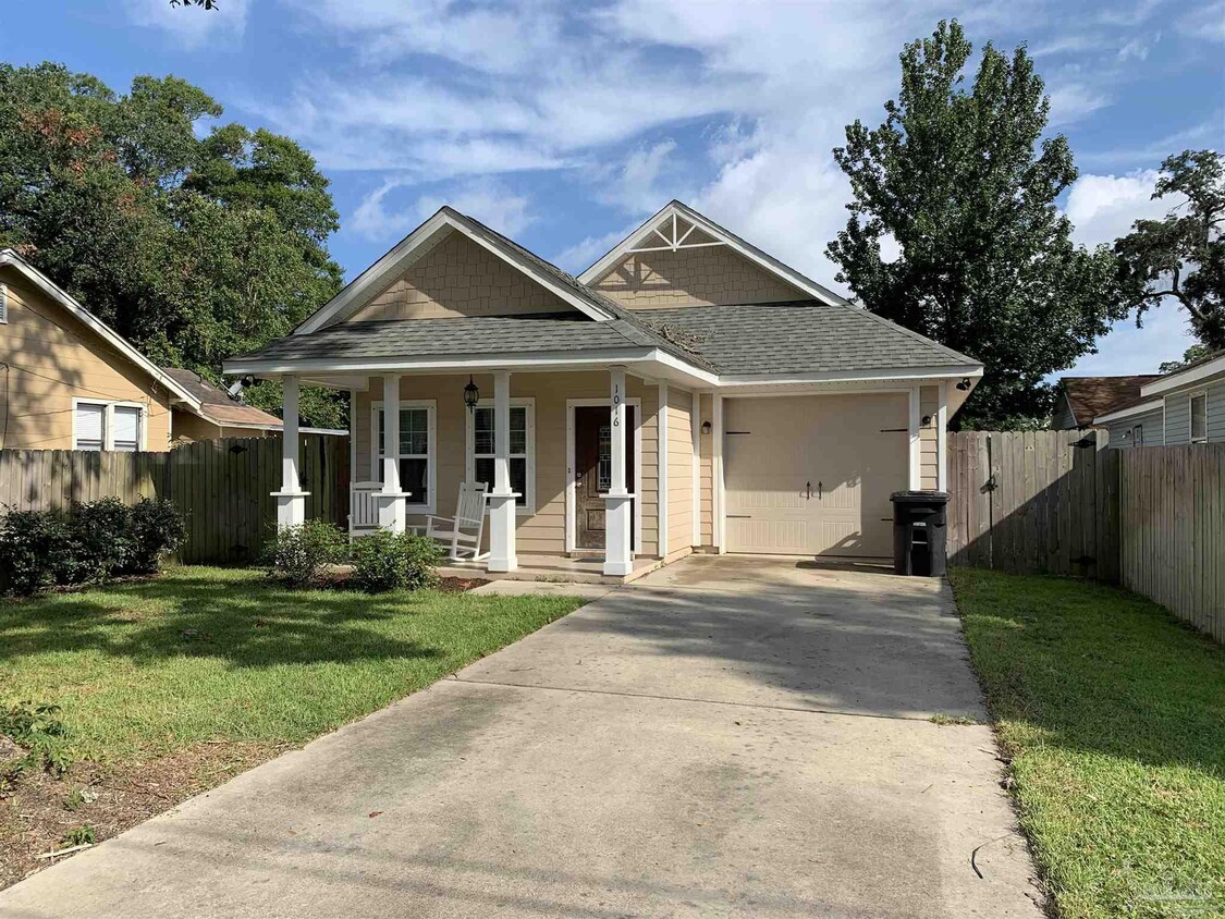 Primary Photo - 1016 E Bobe St