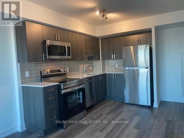 Building Photo - 1480 Bayly St