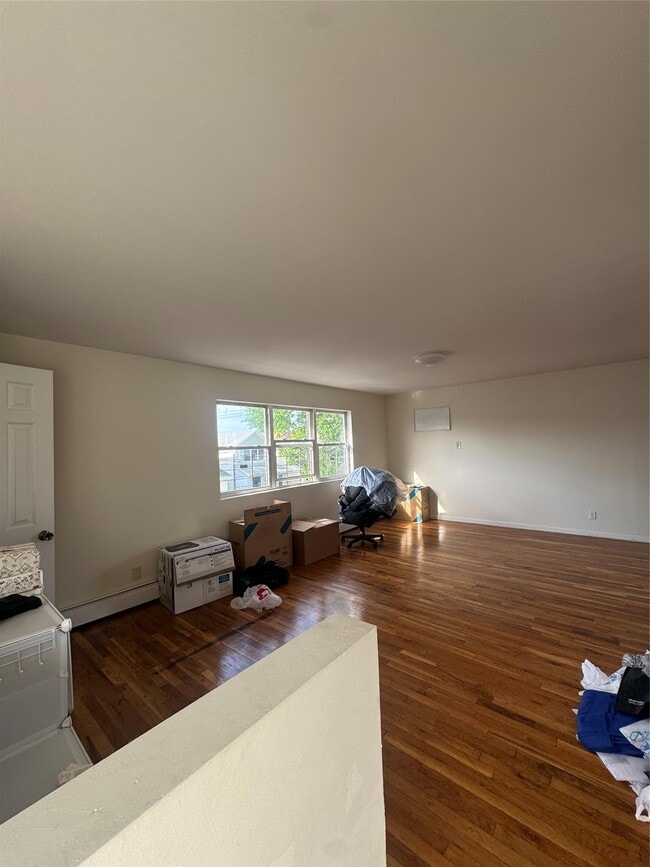 Building Photo - 171-30 104th Ave