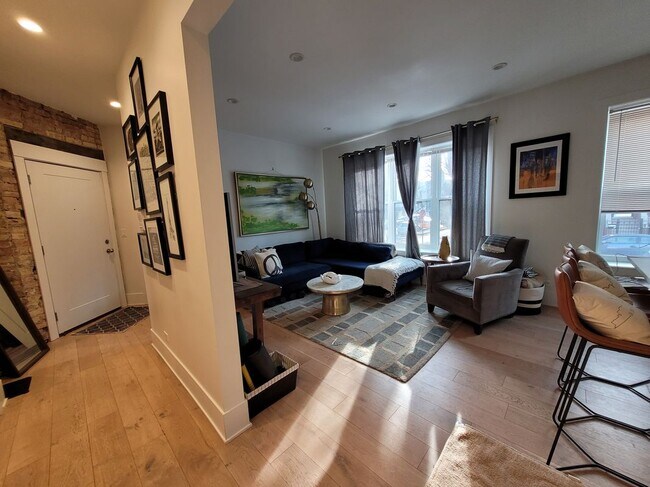 Foto del edificio - 1658 W Summerdale Ave