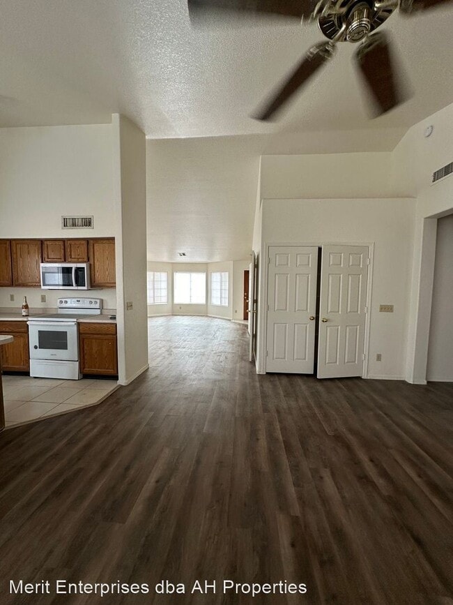 Building Photo - 3 br, 2 bath House - 1622 E ERIE ST