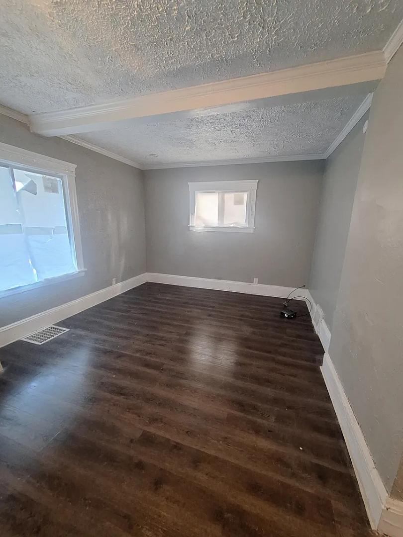 2355 E 86th St Cleveland, OH 44106 – photo 3