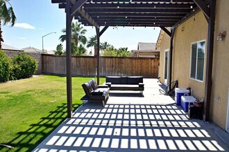 Building Photo - 48404 La Playa St