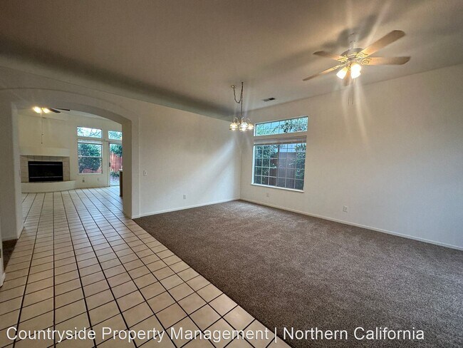 Foto del edificio - 4 br, 2 bath House - 1075 Carrie Street