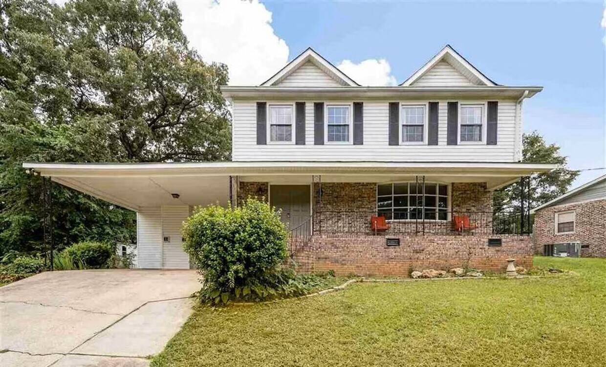 Primary Photo - 4 bed & 2.5 bath with a pool