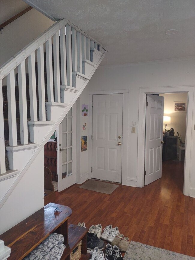 Foto del edificio - 4-5 BR HOUSE on Frambes close to High St