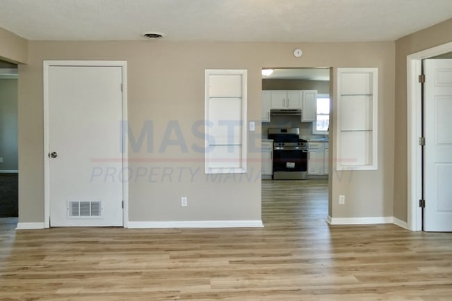 Building Photo - 2163 Hoops Dr