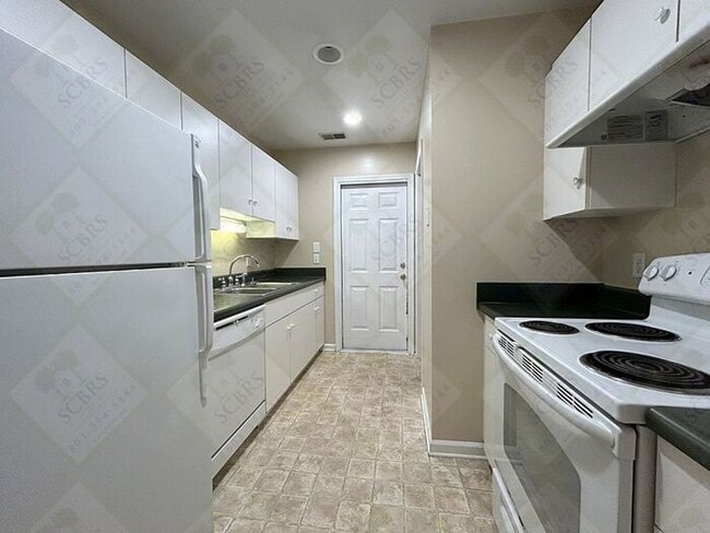Building Photo - Charming 2BR Home Close to Ft. Jackson & D...