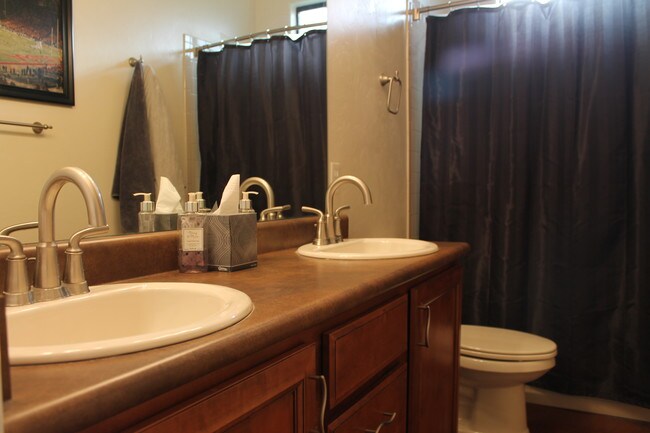 Bath - 2381 N 4th Ave