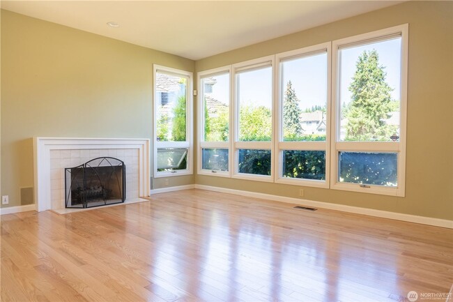 Foto del edificio - 4B/2.5Ba Bellevue House
