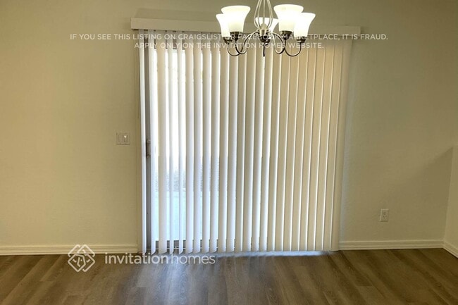 Building Photo - 1220 E Christopher St