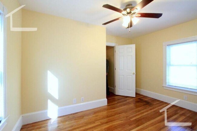 Foto del edificio - Porter Square Closest train = Porter Squar...