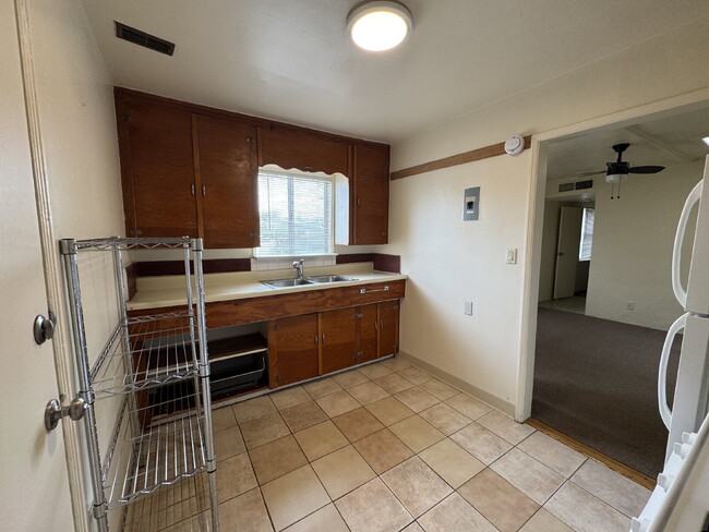 Building Photo - 1 bed 1 bath Casita in south Central Tucson