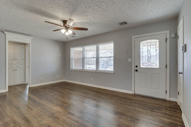 Building Photo - Three bed home in the heart of The Village