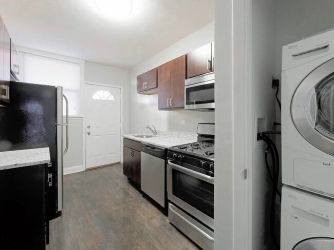Building Photo - 3251 N Damen Ave