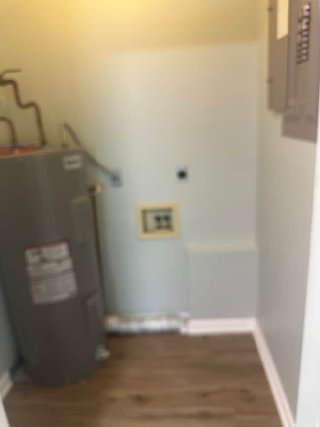 Building Photo - 2 Green Meadow Ln