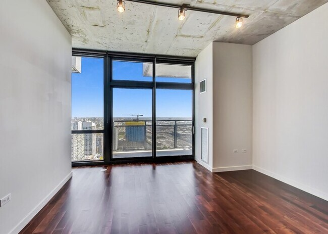 Foto del edificio - AVAILABLE NOW! Wonderful opportunity to re...