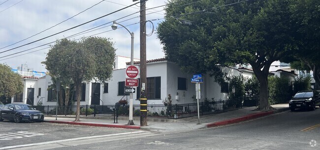 2nd Street and Ashland Avenue - 2827 2nd St