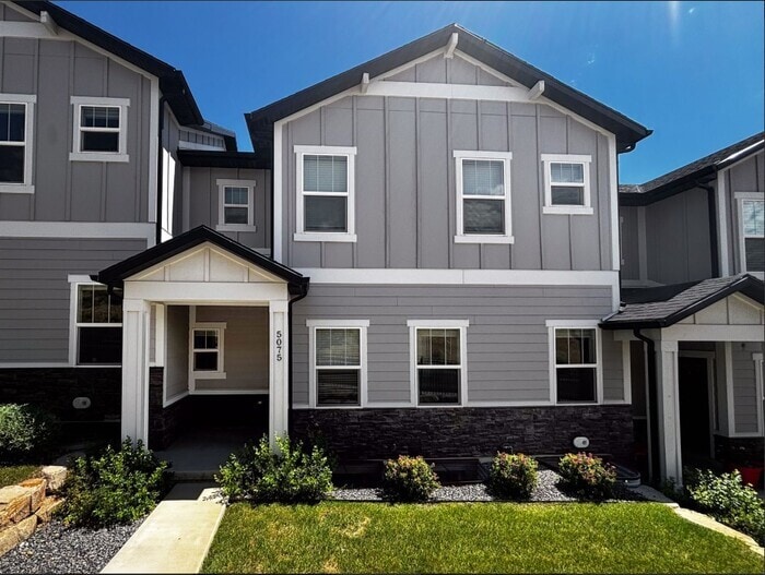 Primary Photo - Clean, Bright, Open Town-Home in Lehi