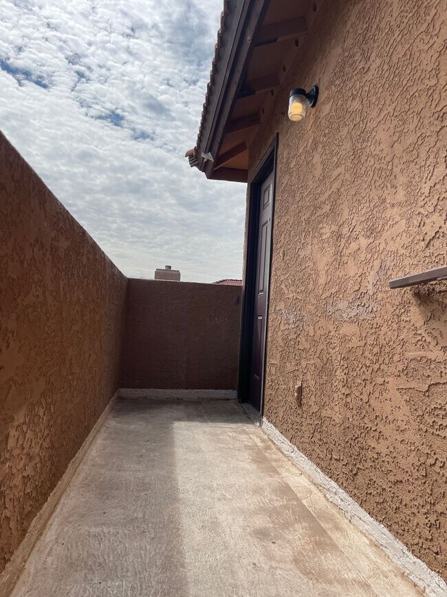 Building Photo - Lindsay and McKellips: Mesa, 2 bed, 2 bath...