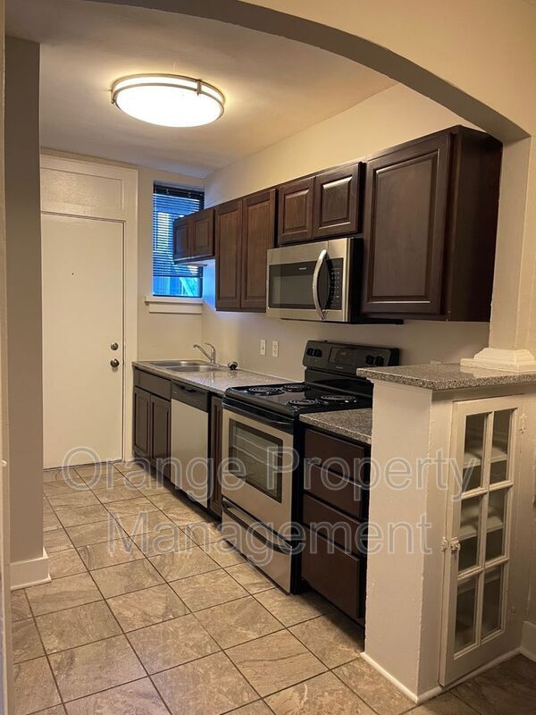 Building Photo - 808 N 33rd St