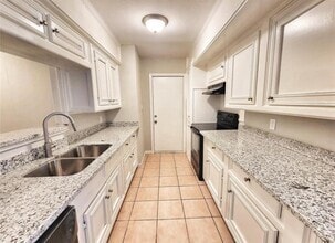Building Photo - 612 Littlewood