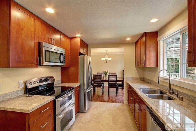 Foto del edificio - Kirkland Single family house SFH 3 bds 2 b...