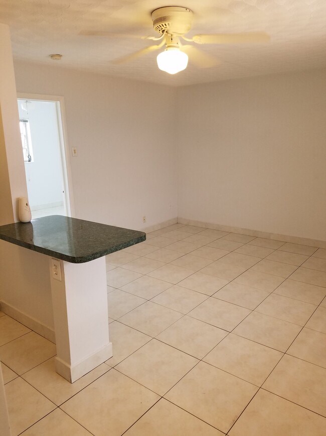 Foto del edificio - 1408 NE 6th St