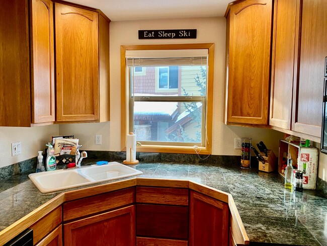 Building Photo - 102 Sawyer Cir