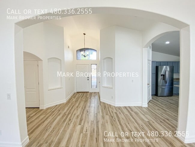 Building Photo - 425 E Embassy Dr