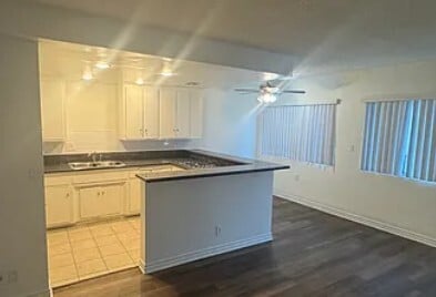 Building Photo - Tea House