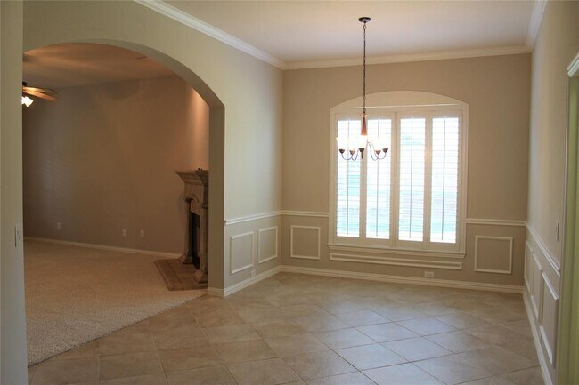 Building Photo - 815 Mustang Dr
