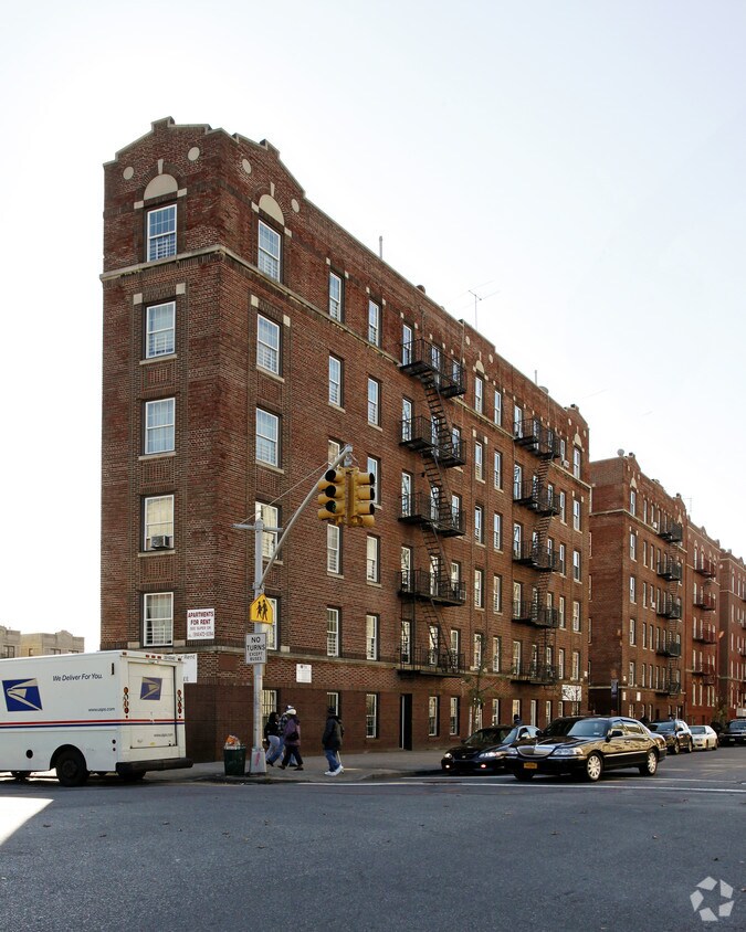 Foto del edificio - 2544 Valentine Ave